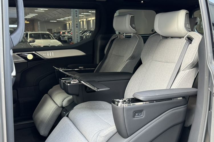 Used Volvo EM90 2025 Ultra Six-Seater Interior 2