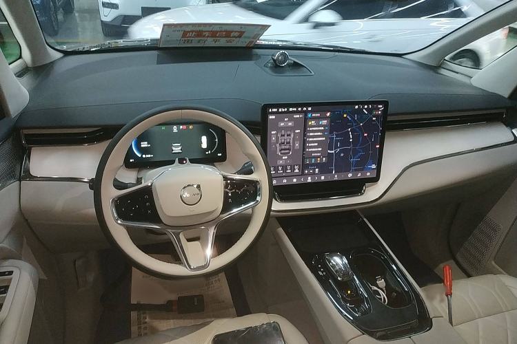 Used Volvo EM90 2025 Ultra Six-Seater Interior 2