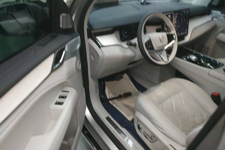 Used Volvo EM90 2025 Ultra Six-Seater Interior 3