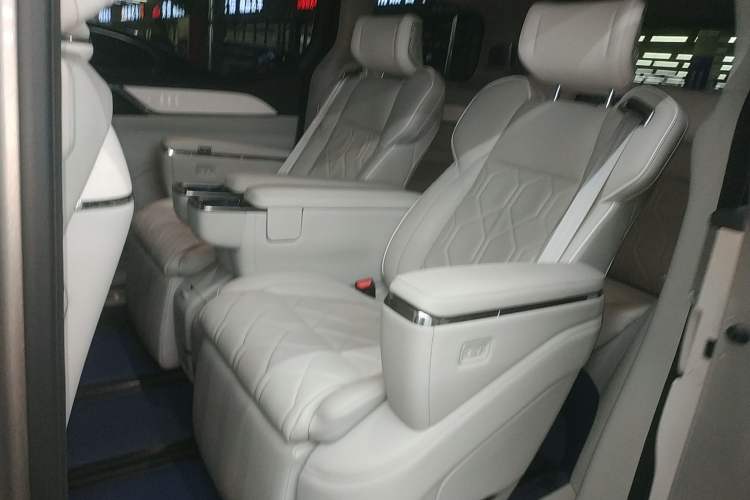 Used Volvo EM90 2025 Ultra Six-Seater Interior 4