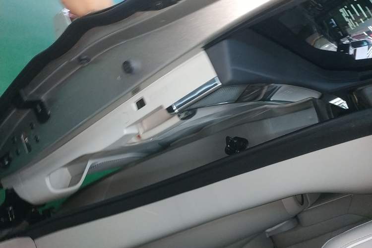 Used Volvo EM90 2025 Ultra Six-Seater Interior 6