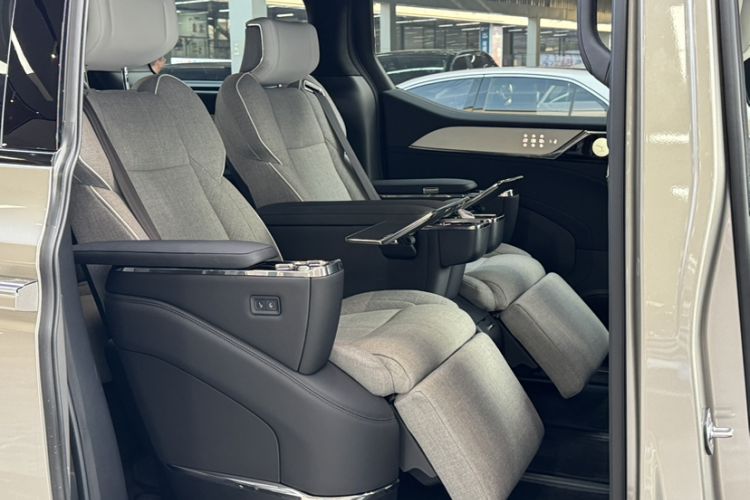 Used Volvo EM90 2025 Ultra Six-Seater Interior 9