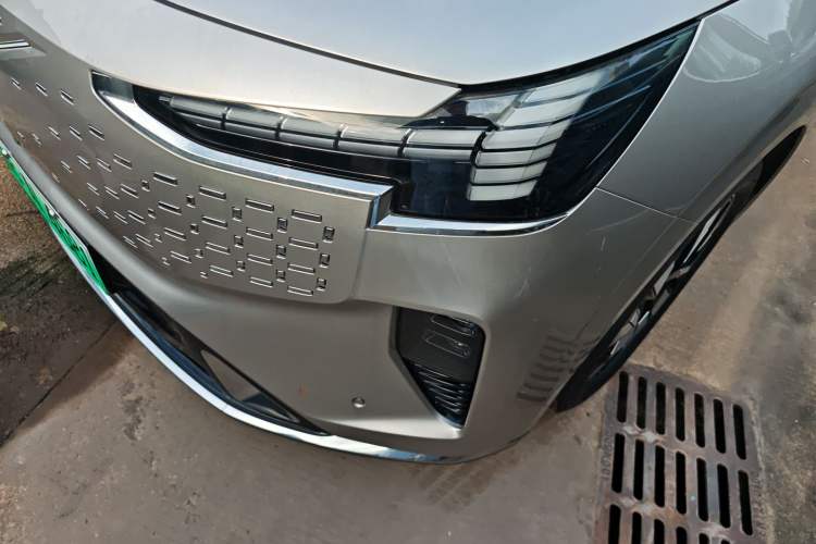 Used Volvo EM90 2025 Ultra Six-Seater Left Front Headlight