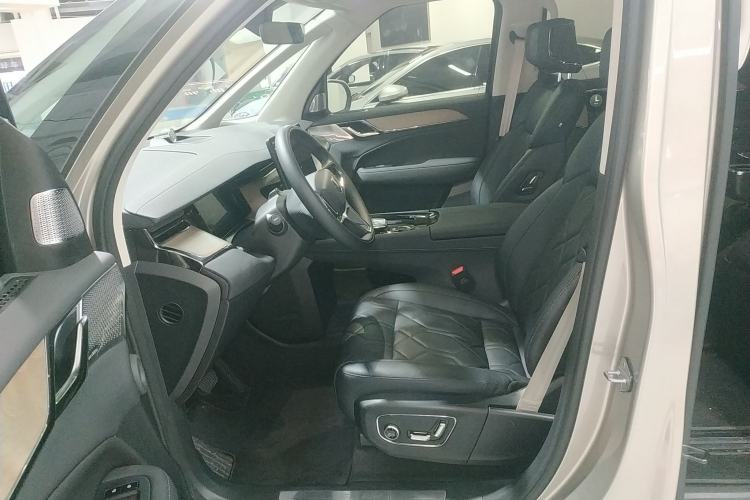 Used Volvo EM90 2025 Ultra Six-Seater Left Front Seat