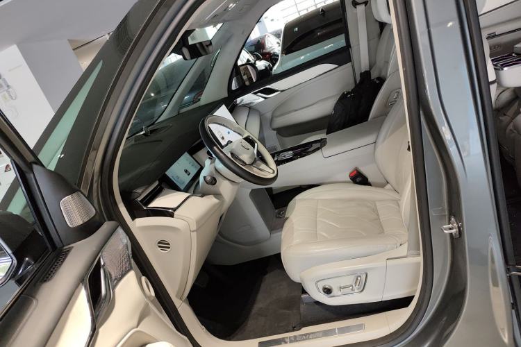 Used Volvo EM90 2025 Ultra Six-Seater Left Front Seat