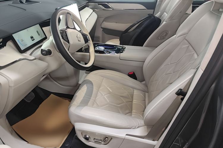 Used Volvo EM90 2025 Ultra Six-Seater Left Front Seat