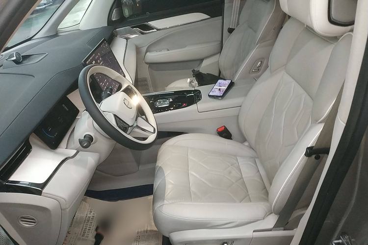 Used Volvo EM90 2025 Ultra Six-Seater Left Front Seat