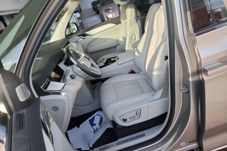Used Volvo EM90 2025 Ultra Six-Seater Left Front Seat