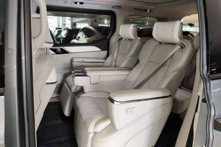 Used Volvo EM90 2025 Ultra Six-Seater Left Rear Seat