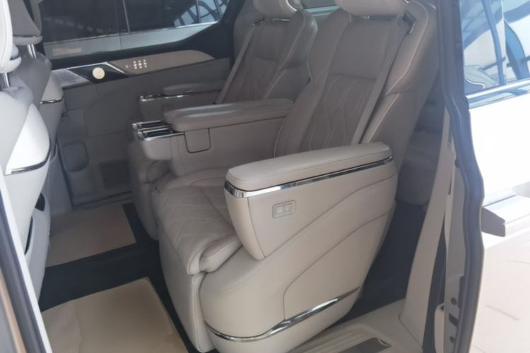 Used Volvo EM90 2025 Ultra Six-Seater Left Rear Seat