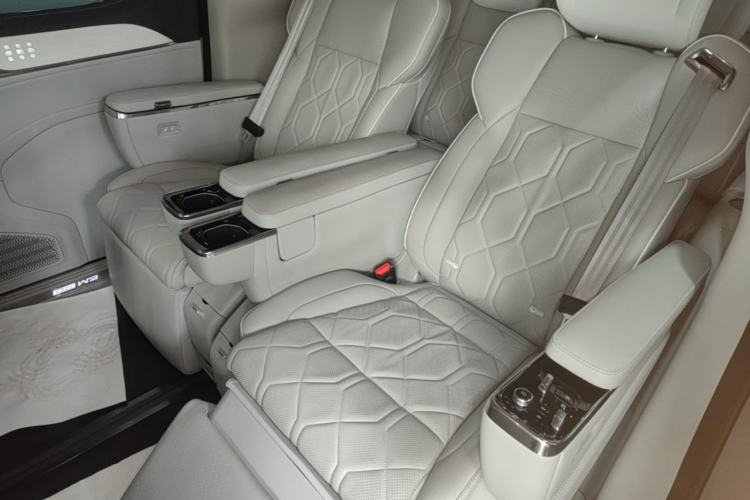 Used Volvo EM90 2025 Ultra Six-Seater Left Rear Seat