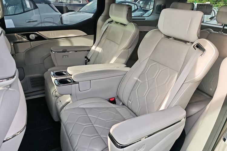 Used Volvo EM90 2025 Ultra Six-Seater Left Rear Seat