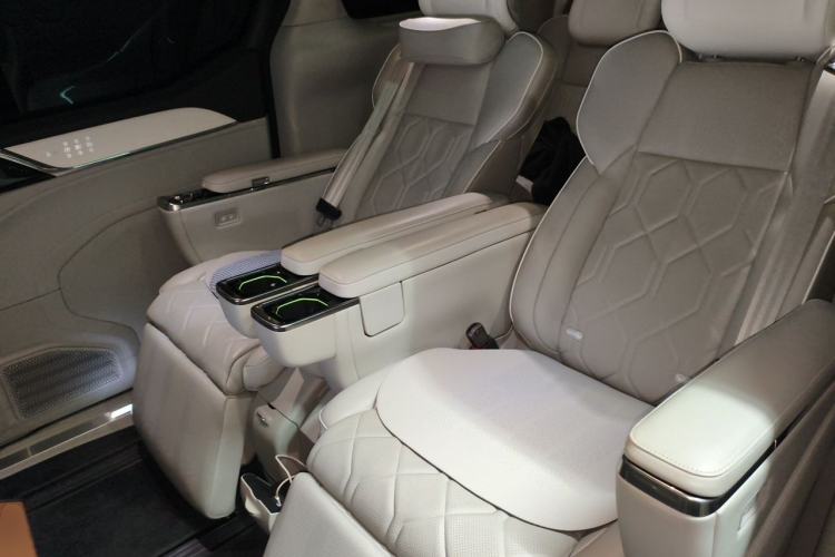 Used Volvo EM90 2025 Ultra Six-Seater Left Rear Seat