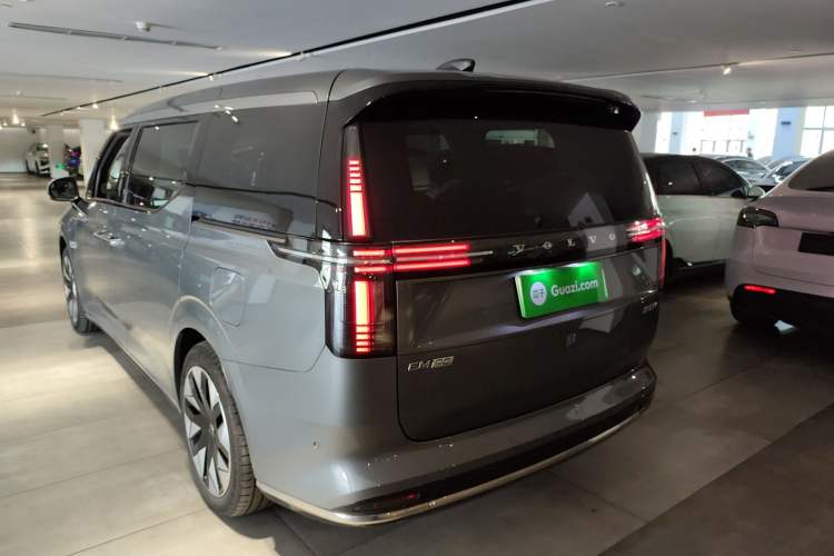 Used Volvo EM90 2025 Ultra Six-Seater Rear Left 45 Deg