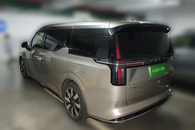 Used Volvo EM90 2025 Ultra Six-Seater Rear Left 45 Deg