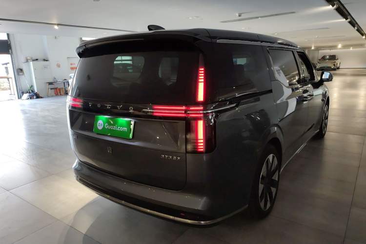 Used Volvo EM90 2025 Ultra Six-Seater Rear Right 45 Deg