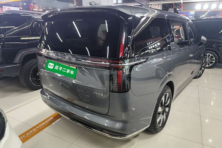 Used Volvo EM90 2025 Ultra Six-Seater Rear Right 45 Deg