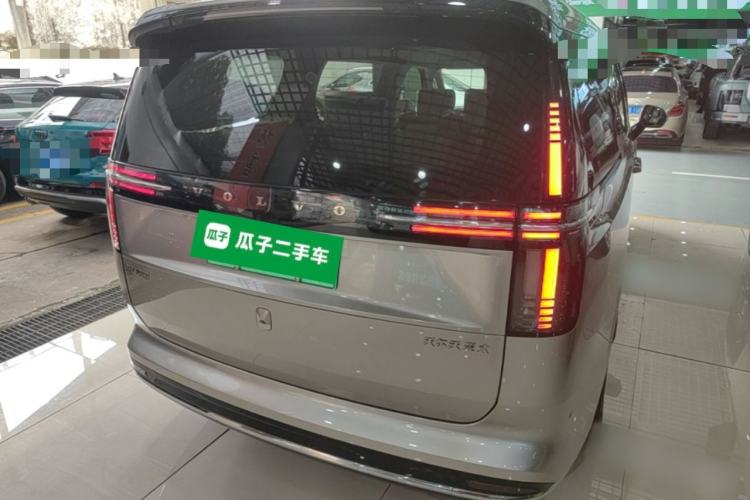 Used Volvo EM90 2025 Ultra Six-Seater Rear Right 45 Deg
