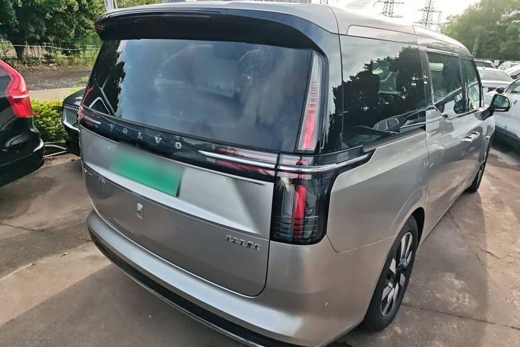 Used Volvo EM90 2025 Ultra Six-Seater Rear Right 45 Deg