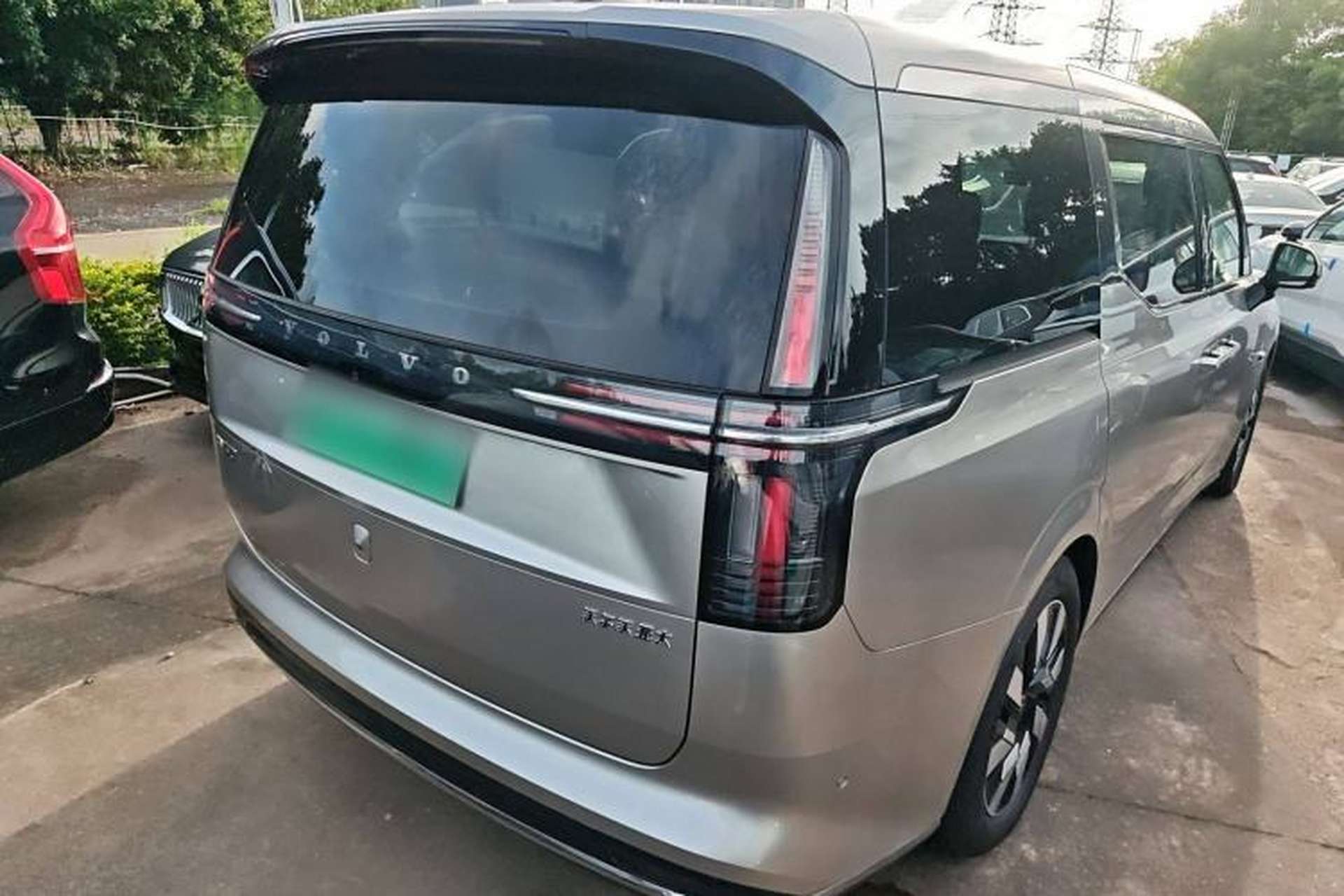 Used Volvo EM90 2025 Ultra Six-Seater Rear Right 45 Deg