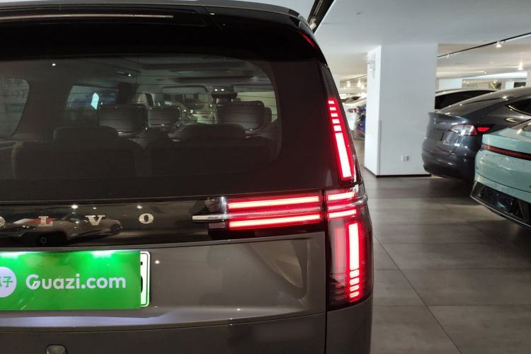 Used Volvo EM90 2025 Ultra Six-Seater Right Rear Taillight