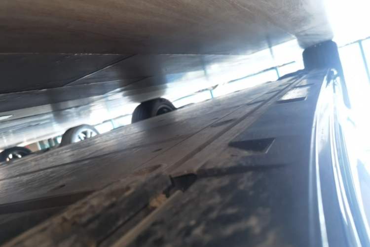 Used Volvo EM90 2025 Ultra Six-Seater Right Side Sill