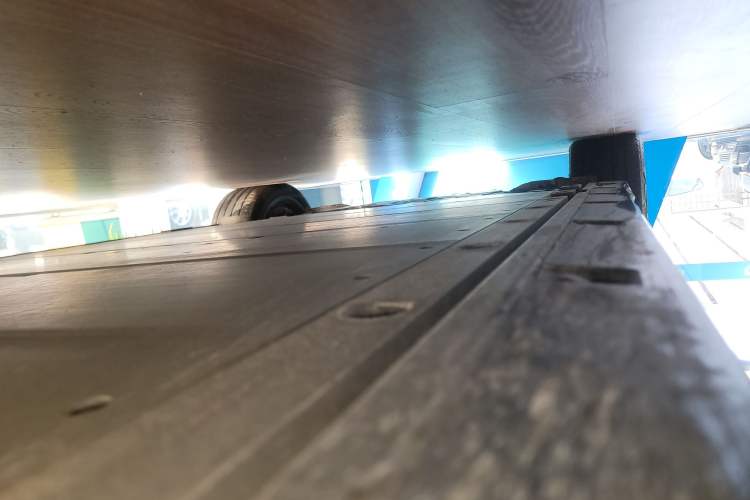 Used Volvo EM90 2025 Ultra Six-Seater Right Side Sill