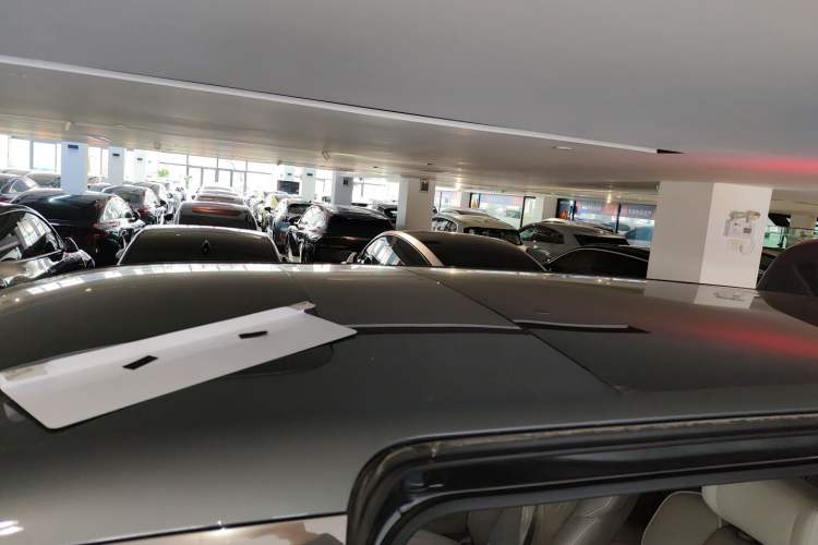 Used Volvo EM90 2025 Ultra Six-Seater Roof