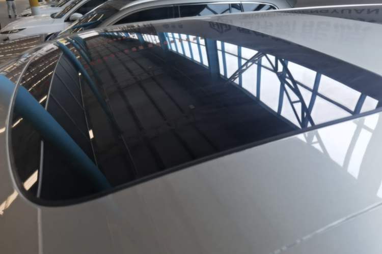 Used Volvo EM90 2025 Ultra Six-Seater Roof
