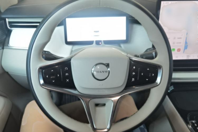 Used Volvo EM90 2025 Ultra Six-Seater Steering Wheel