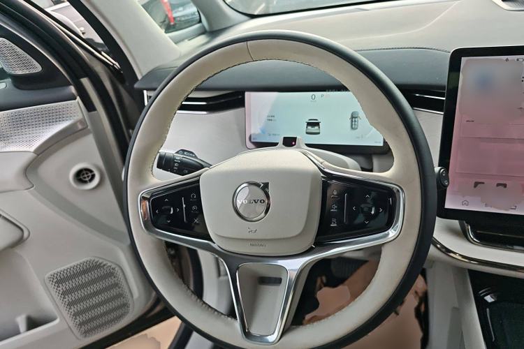 Used Volvo EM90 2025 Ultra Six-Seater Steering Wheel