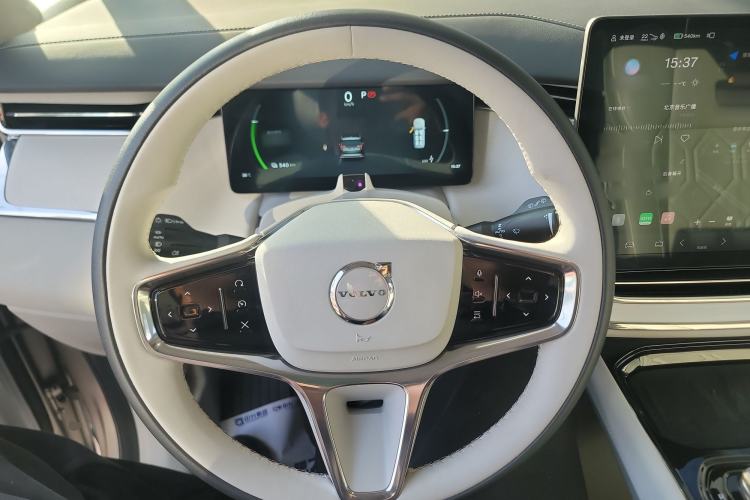 Used Volvo EM90 2025 Ultra Six-Seater Steering Wheel