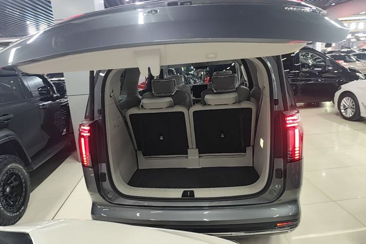 Used Volvo EM90 2025 Ultra Six-Seater Trunk