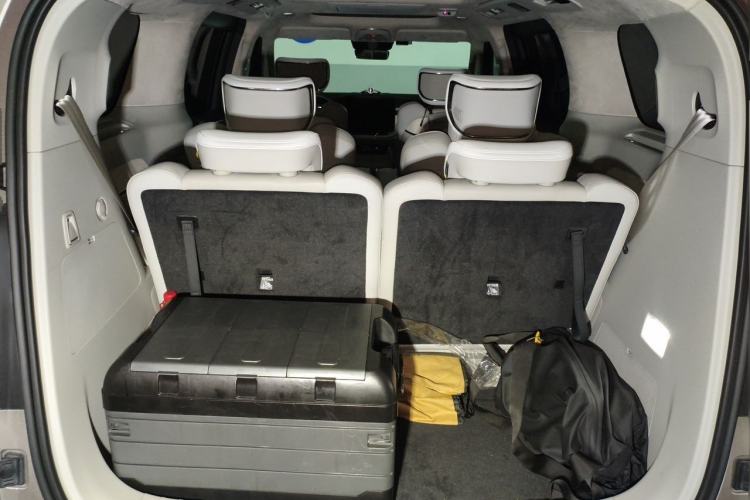 Used Volvo EM90 2025 Ultra Six-Seater Trunk