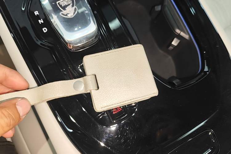 Used Volvo EM90 2025 Ultra Six-Seater Vehicle Key