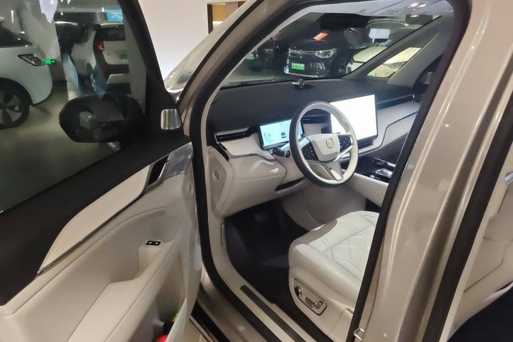 Used Volvo EM90 2025 Ultra Six-Seater Driver Seat