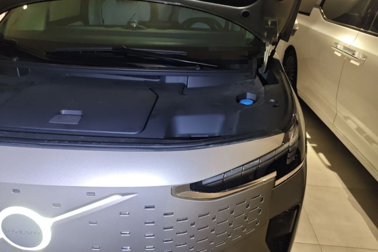 Used Volvo EM90 2025 Ultra Six-Seater Engine Bay Left