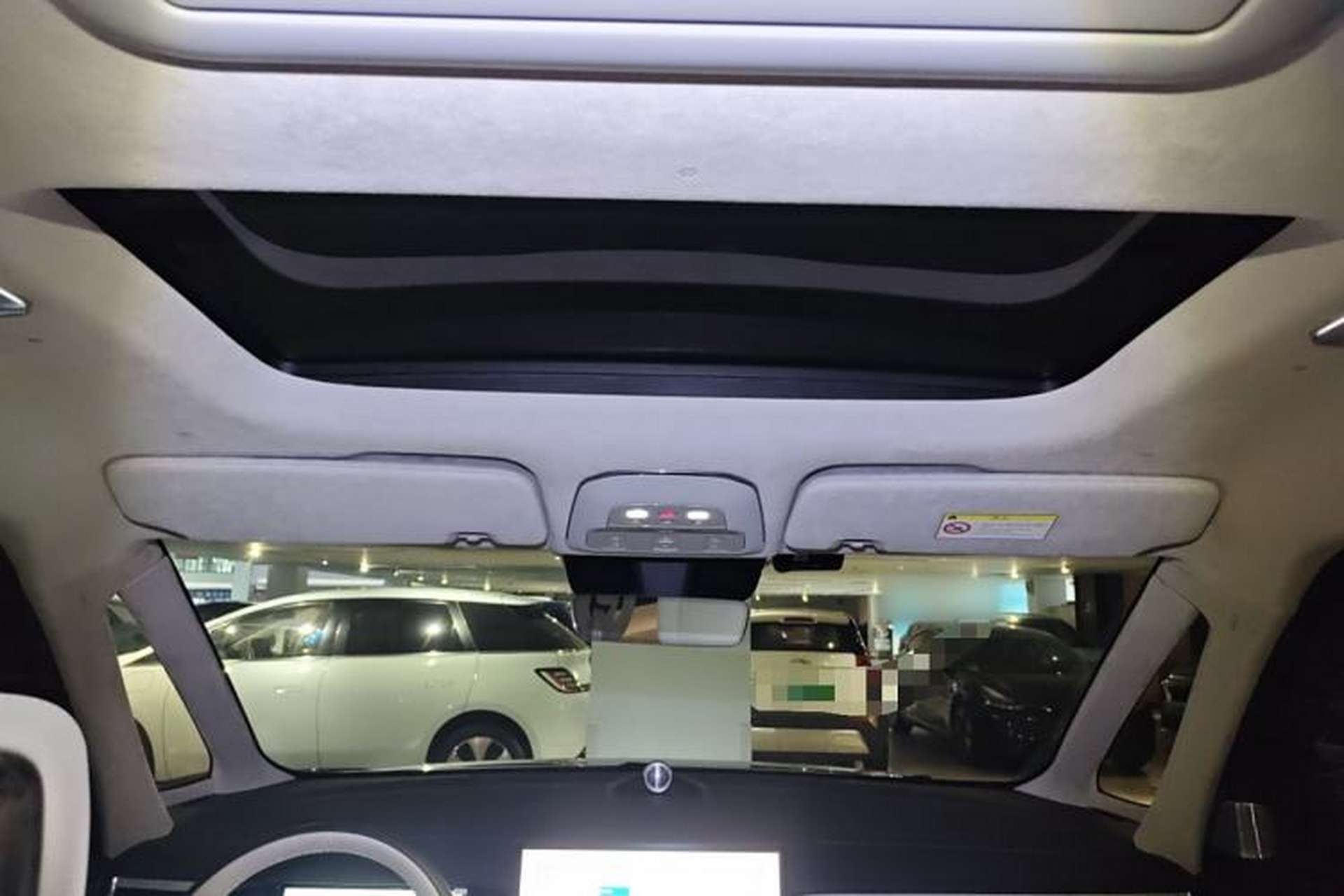 Used Volvo EM90 2025 Ultra Six-Seater Headliner