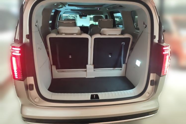 Used Volvo EM90 2025 Ultra Six-Seater Trunk