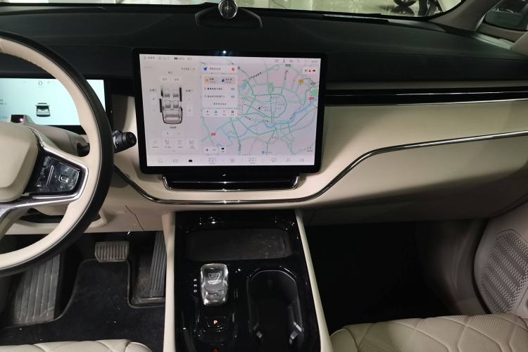 Used Volvo EM90 2025 Ultra Six-Seater Audio And AC Panel