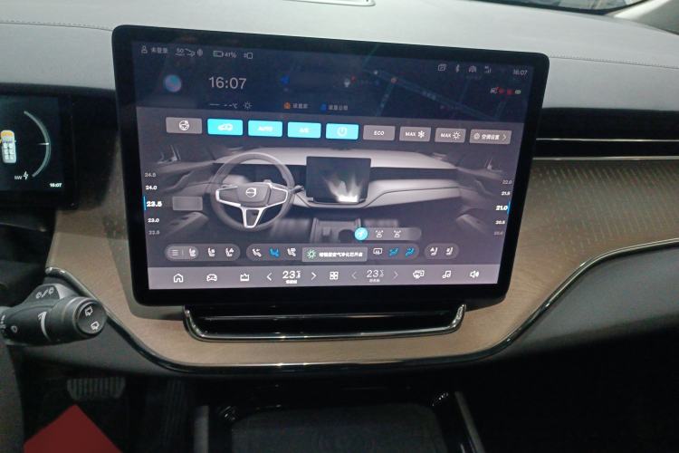 Used Volvo EM90 2025 Ultra Six-Seater Audio And AC Panel