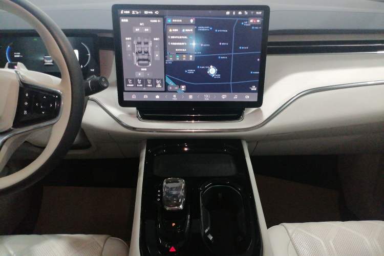 Used Volvo EM90 2025 Ultra Six-Seater Audio And AC Panel