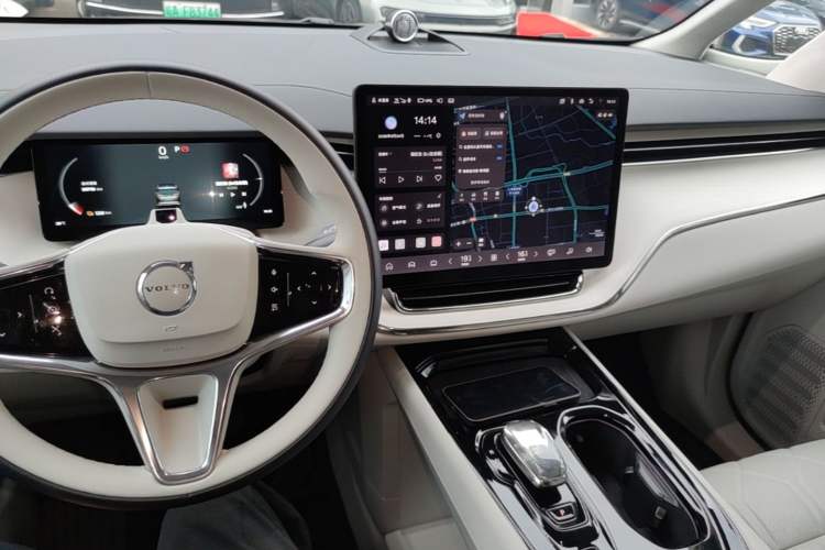 Used Volvo EM90 2025 Ultra Six-Seater Audio And AC Panel