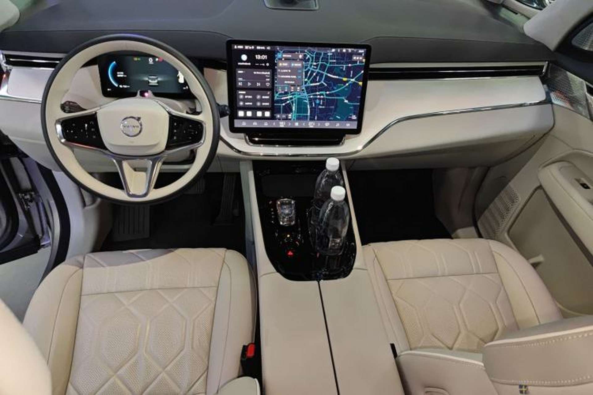Used Volvo EM90 2025 Ultra Six-Seater Center Console