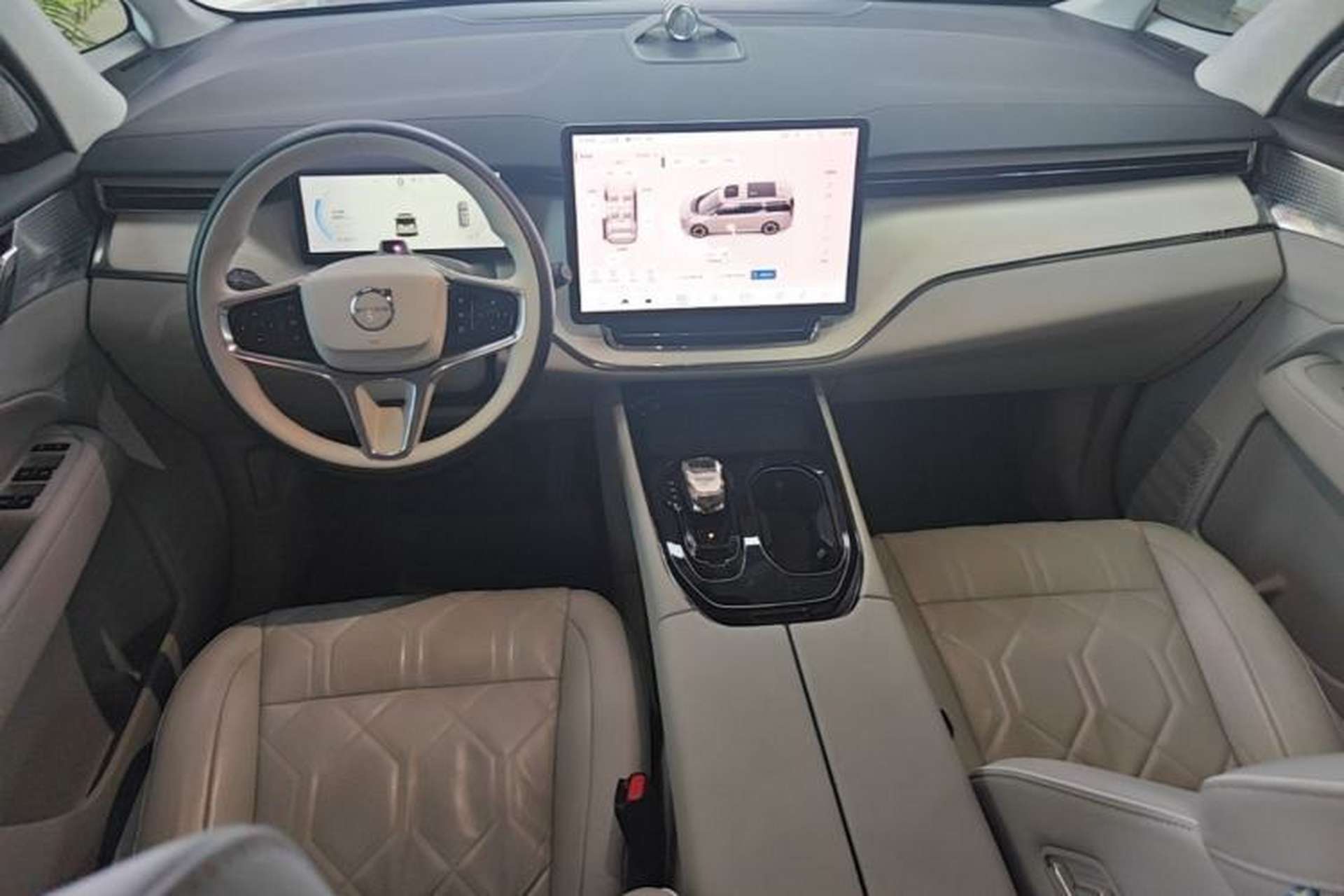 Used Volvo EM90 2025 Ultra Six-Seater Center Console