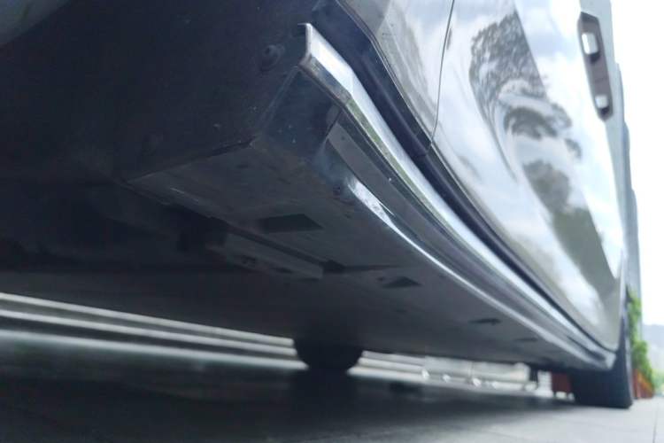 Used Volvo EM90 2025 Ultra Six-Seater Chassis Front Left