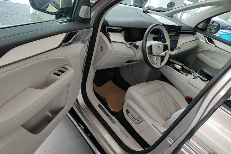 Used Volvo EM90 2025 Ultra Six-Seater Driver Seat