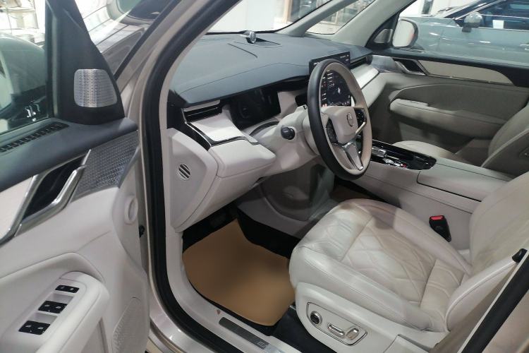 Used Volvo EM90 2025 Ultra Six-Seater Driver Seat