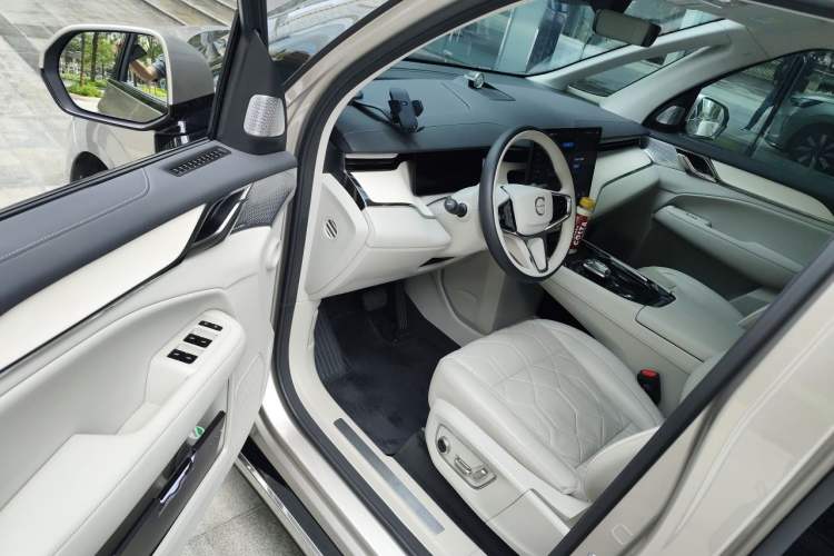 Used Volvo EM90 2025 Ultra Six-Seater Driver Seat