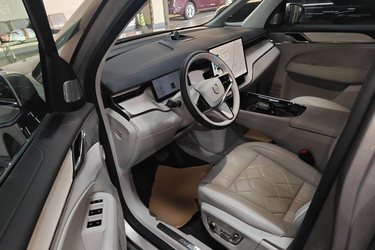Used Volvo EM90 2025 Ultra Six-Seater Driver Seat